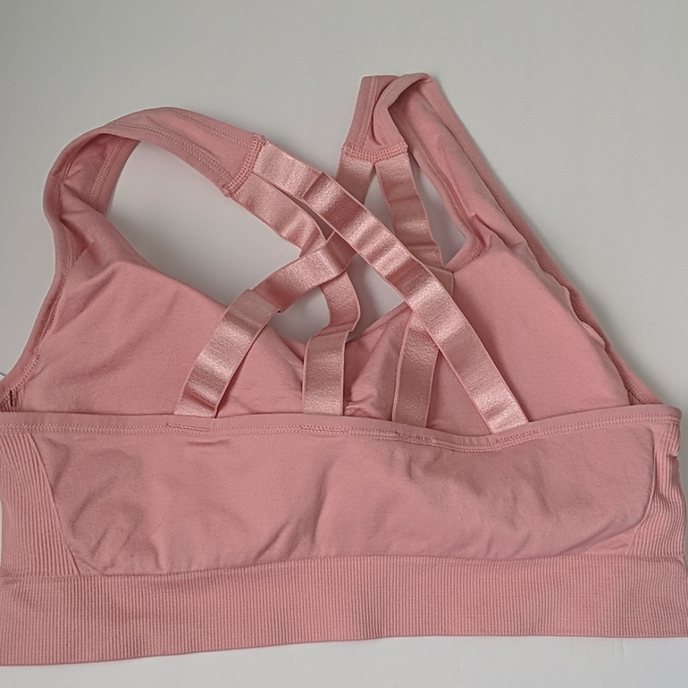 Puma light pink sports bra NEW - Picture 3 of 4